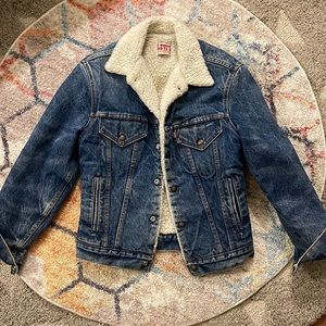 (vintage) LEVI’S Sherpa Lined Denim Jacket - Small